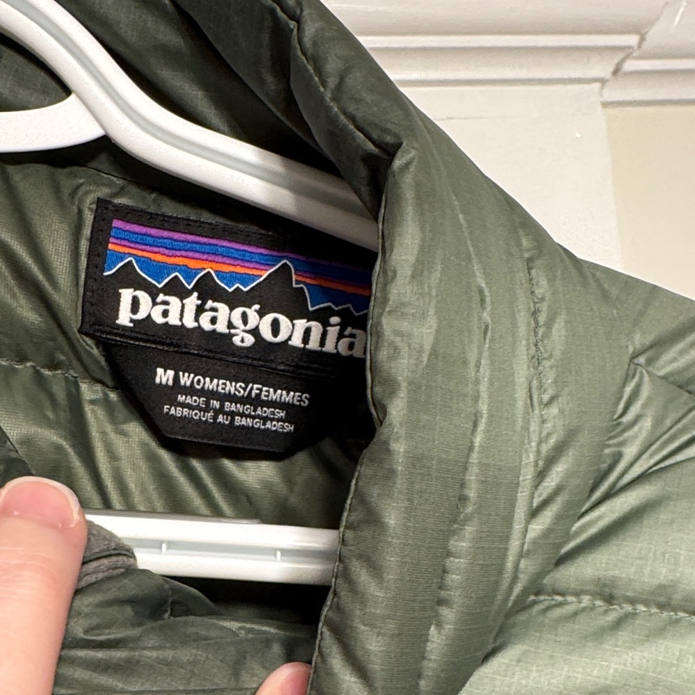 Women’s Patagonia Sage Green Puffer Jacket - Picture 2 of 2